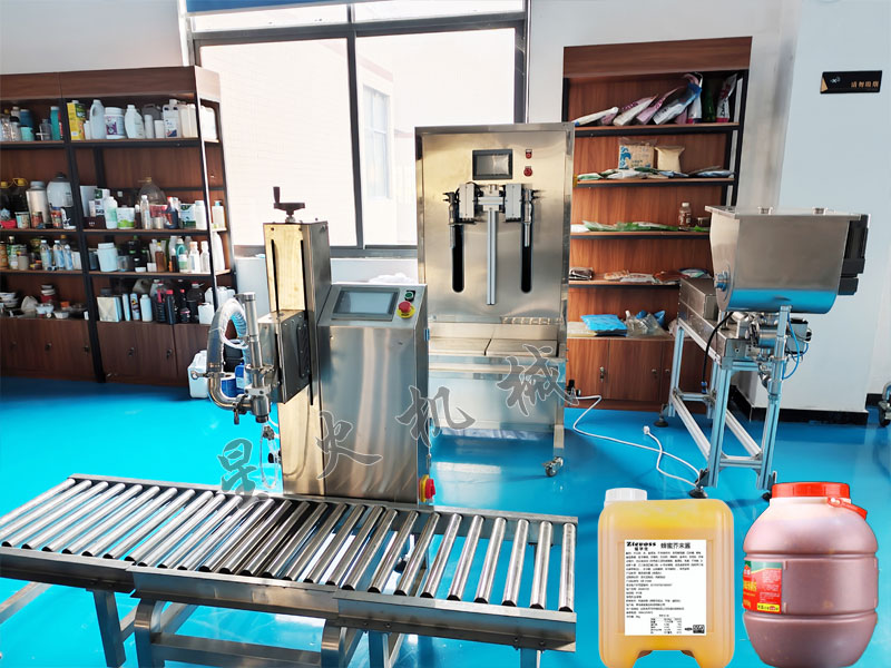 單頭醬料稱重灌裝機(jī)